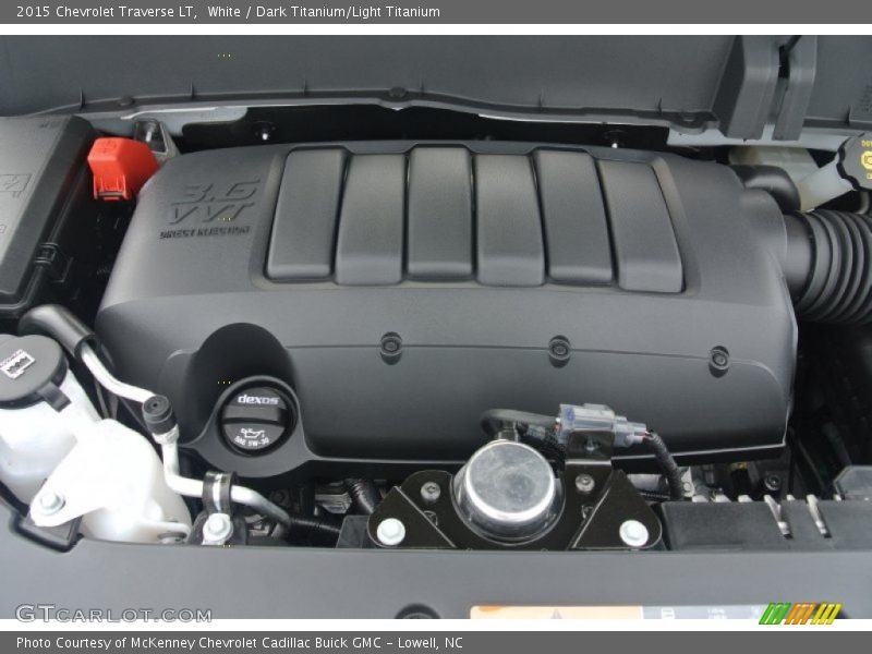 White / Dark Titanium/Light Titanium 2015 Chevrolet Traverse LT