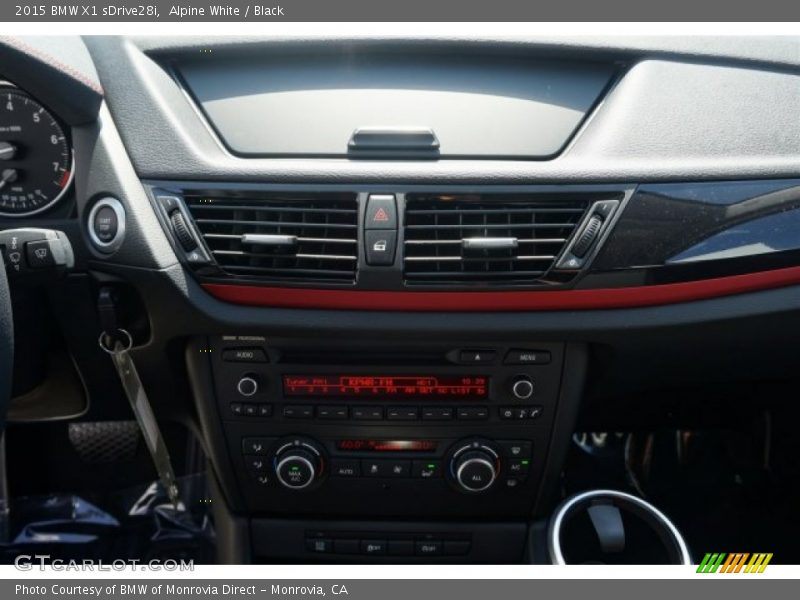 Alpine White / Black 2015 BMW X1 sDrive28i