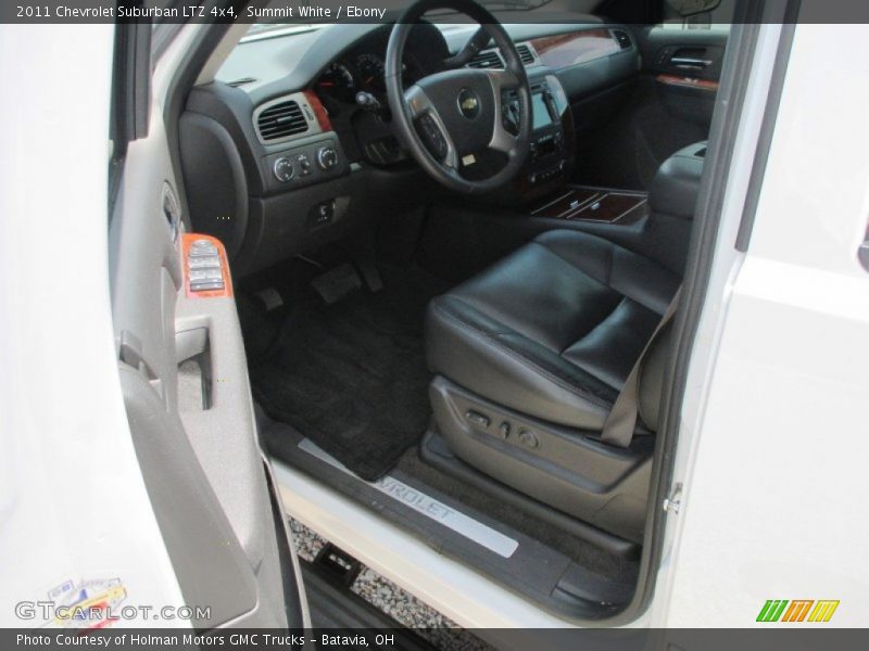 Summit White / Ebony 2011 Chevrolet Suburban LTZ 4x4