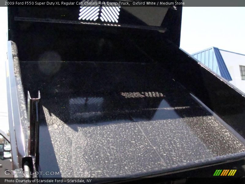 Oxford White / Medium Stone 2009 Ford F550 Super Duty XL Regular Cab Chassis 4x4 Dump Truck