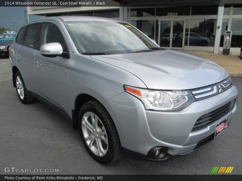 Cool Silver Metallic / Black 2014 Mitsubishi Outlander SE
