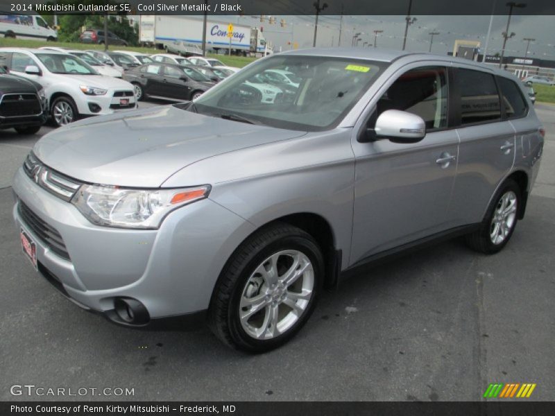 Cool Silver Metallic / Black 2014 Mitsubishi Outlander SE