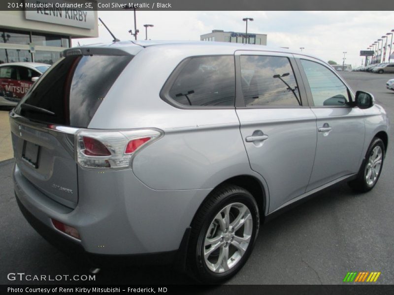 Cool Silver Metallic / Black 2014 Mitsubishi Outlander SE