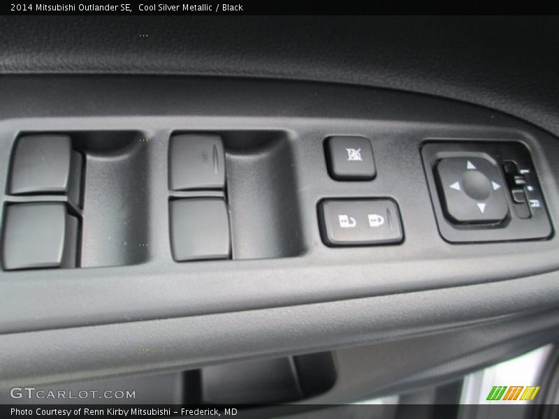 Cool Silver Metallic / Black 2014 Mitsubishi Outlander SE