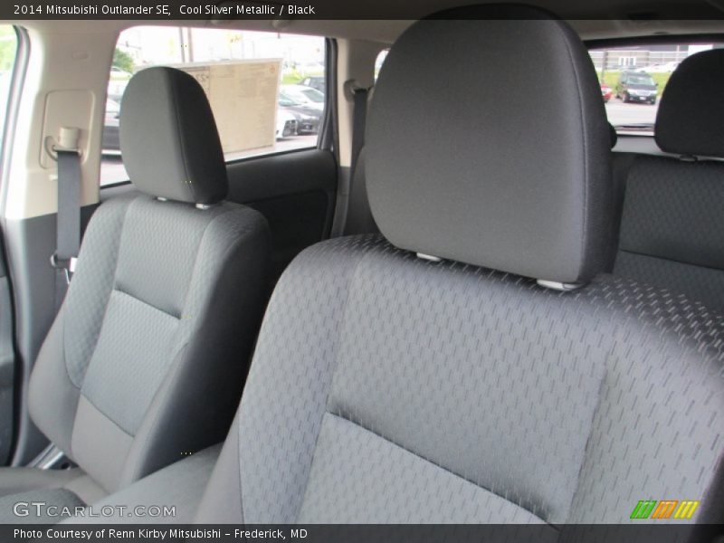 Cool Silver Metallic / Black 2014 Mitsubishi Outlander SE