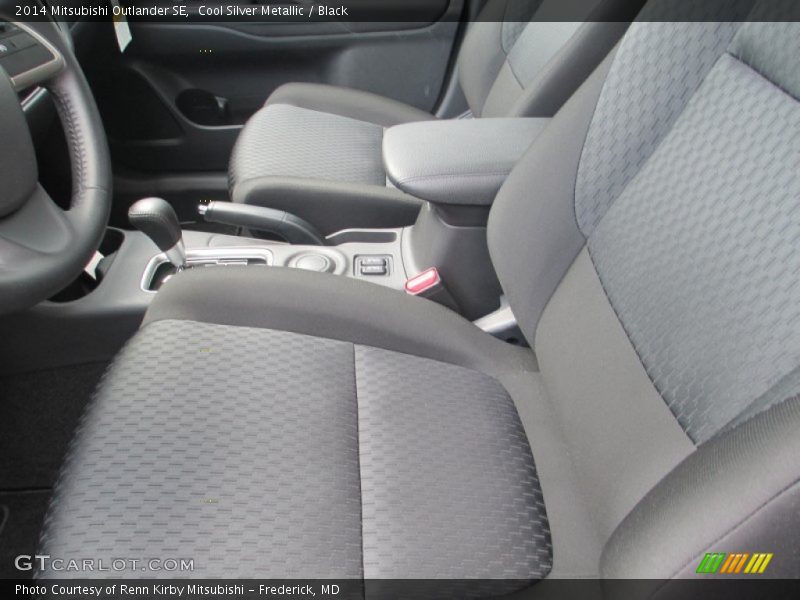 Cool Silver Metallic / Black 2014 Mitsubishi Outlander SE