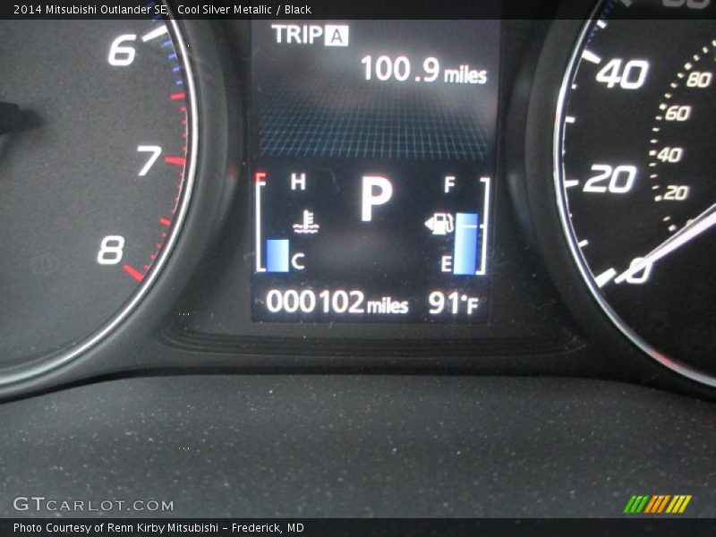 Cool Silver Metallic / Black 2014 Mitsubishi Outlander SE