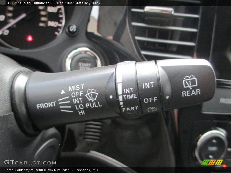 Cool Silver Metallic / Black 2014 Mitsubishi Outlander SE