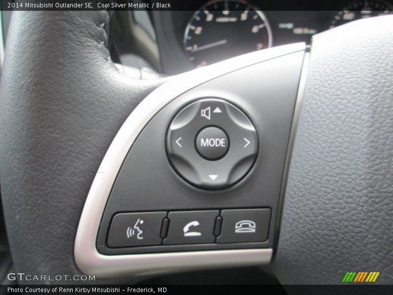 Cool Silver Metallic / Black 2014 Mitsubishi Outlander SE