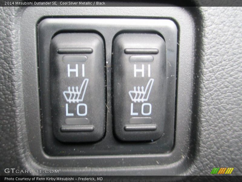 Cool Silver Metallic / Black 2014 Mitsubishi Outlander SE