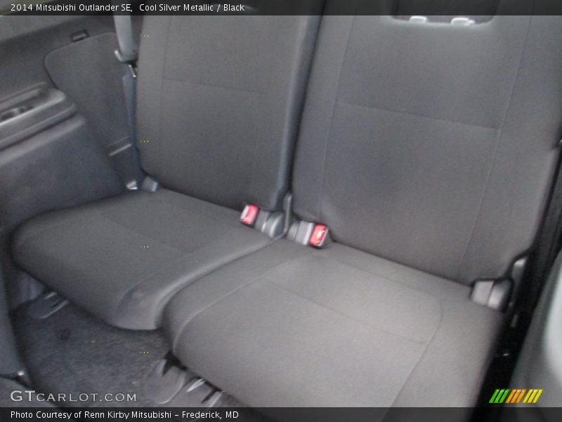 Cool Silver Metallic / Black 2014 Mitsubishi Outlander SE