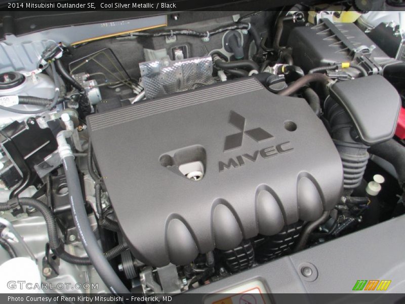 Cool Silver Metallic / Black 2014 Mitsubishi Outlander SE