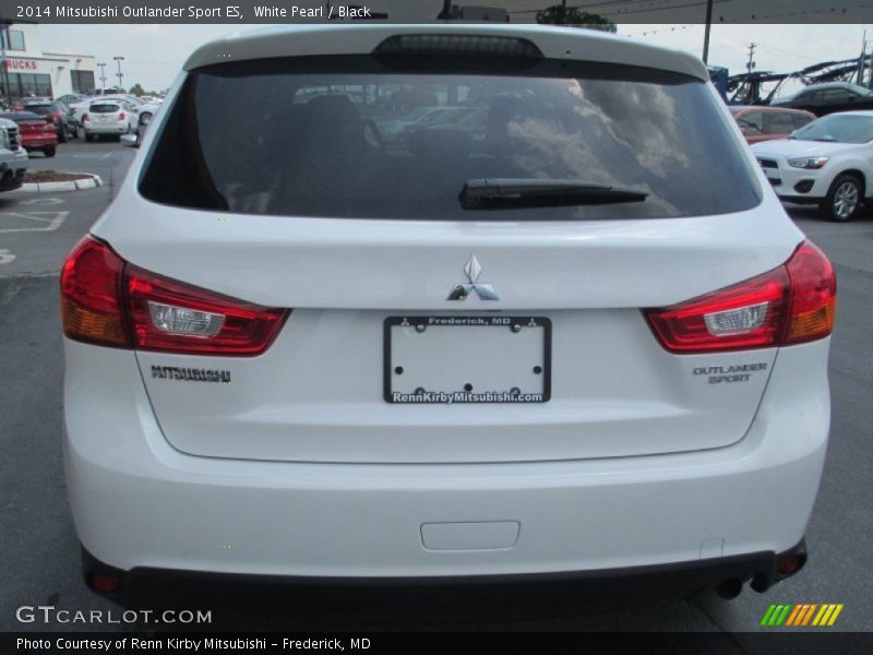 White Pearl / Black 2014 Mitsubishi Outlander Sport ES