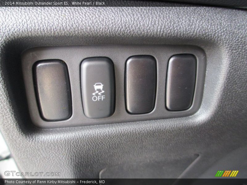 White Pearl / Black 2014 Mitsubishi Outlander Sport ES