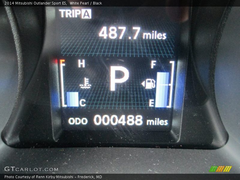 White Pearl / Black 2014 Mitsubishi Outlander Sport ES