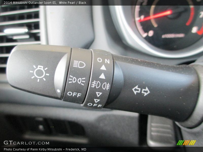 White Pearl / Black 2014 Mitsubishi Outlander Sport ES