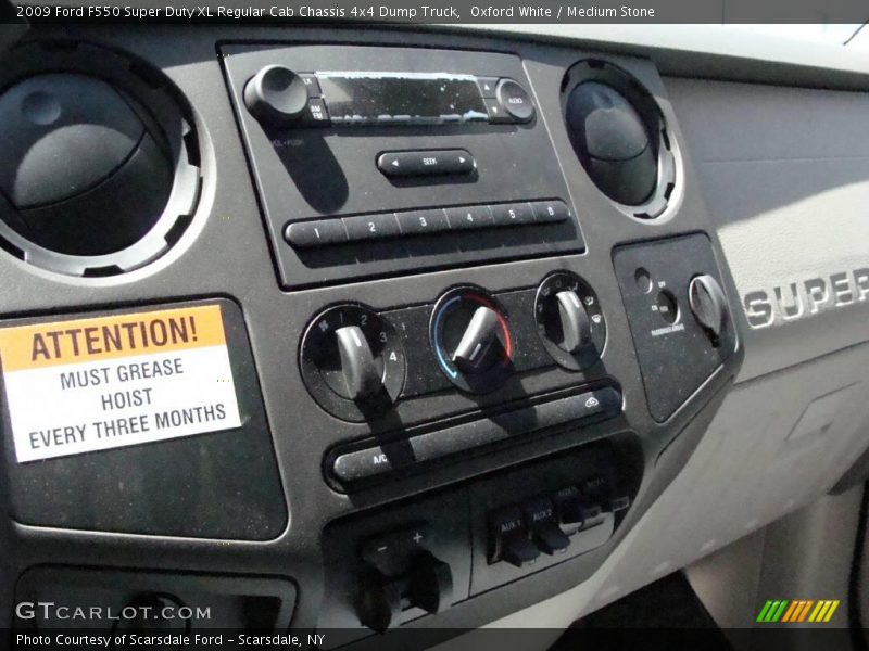Oxford White / Medium Stone 2009 Ford F550 Super Duty XL Regular Cab Chassis 4x4 Dump Truck