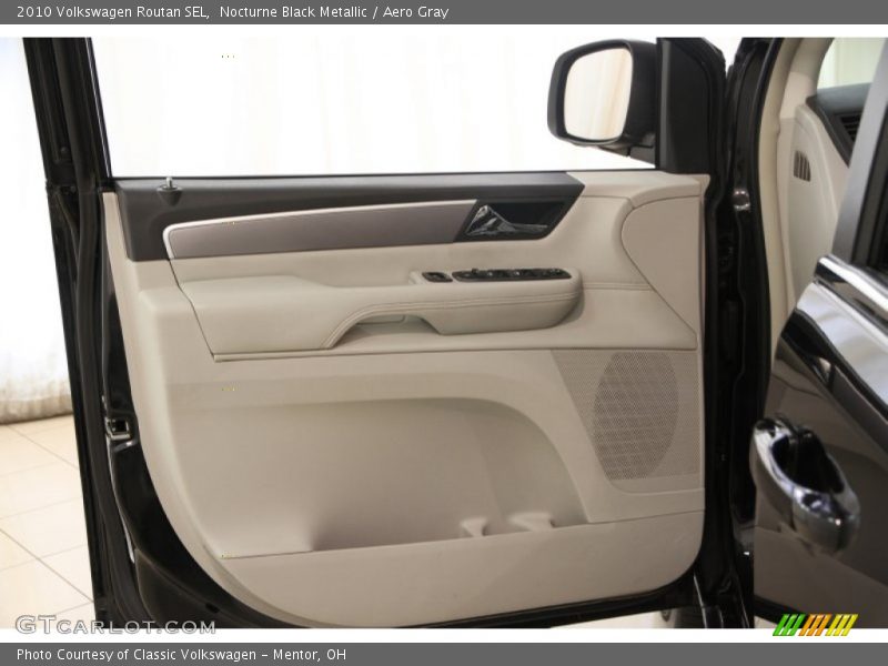 Nocturne Black Metallic / Aero Gray 2010 Volkswagen Routan SEL