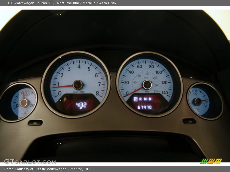 Nocturne Black Metallic / Aero Gray 2010 Volkswagen Routan SEL