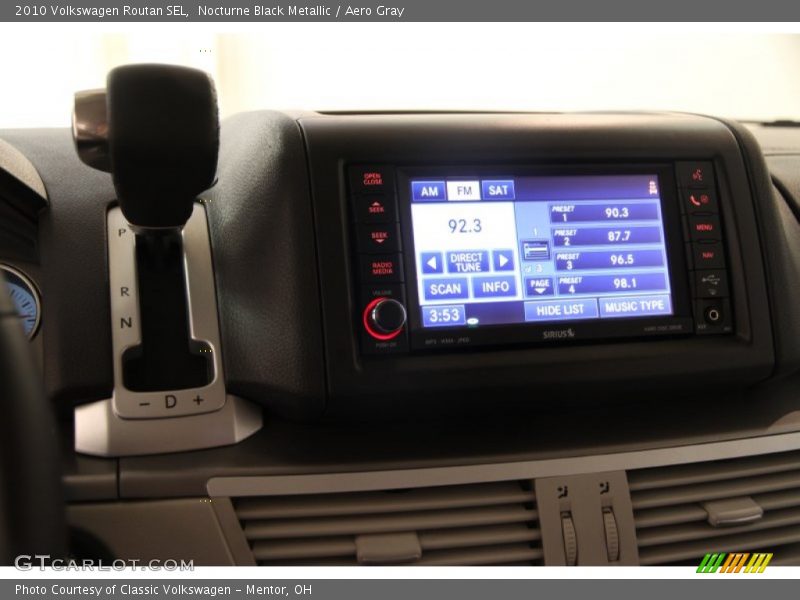 Nocturne Black Metallic / Aero Gray 2010 Volkswagen Routan SEL