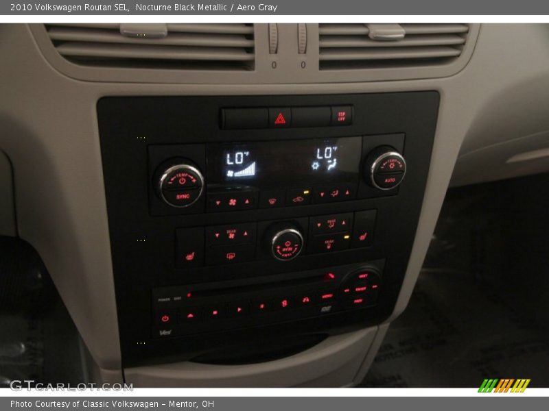 Nocturne Black Metallic / Aero Gray 2010 Volkswagen Routan SEL
