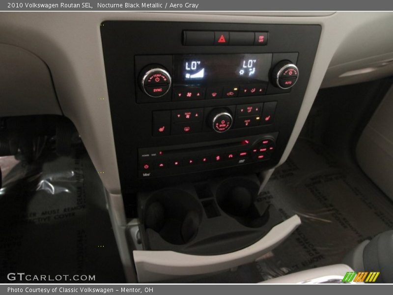 Nocturne Black Metallic / Aero Gray 2010 Volkswagen Routan SEL