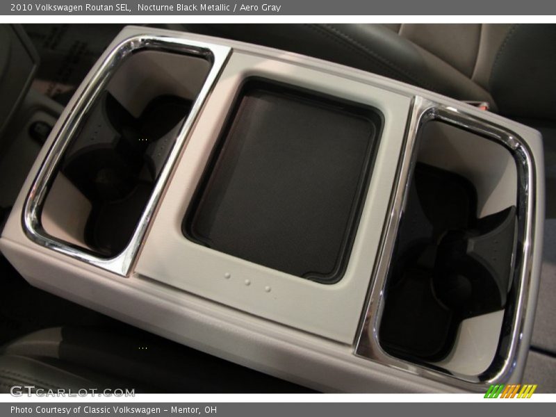 Nocturne Black Metallic / Aero Gray 2010 Volkswagen Routan SEL