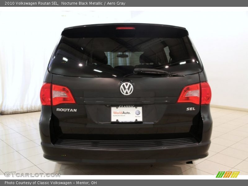 Nocturne Black Metallic / Aero Gray 2010 Volkswagen Routan SEL