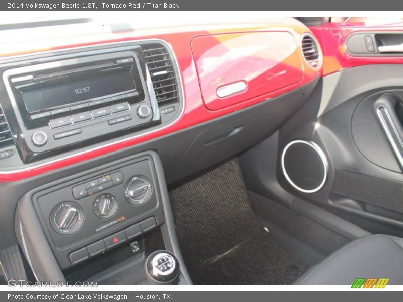 Tornado Red / Titan Black 2014 Volkswagen Beetle 1.8T