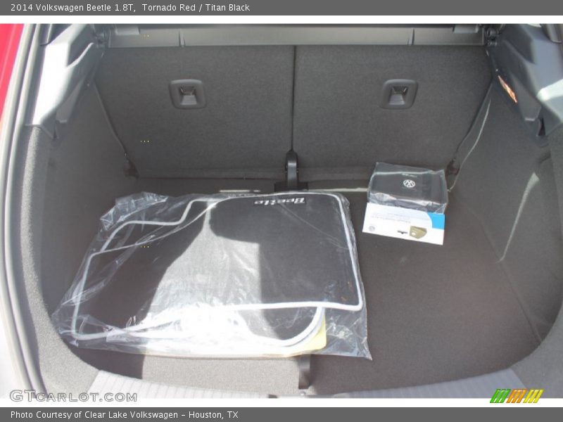 Tornado Red / Titan Black 2014 Volkswagen Beetle 1.8T