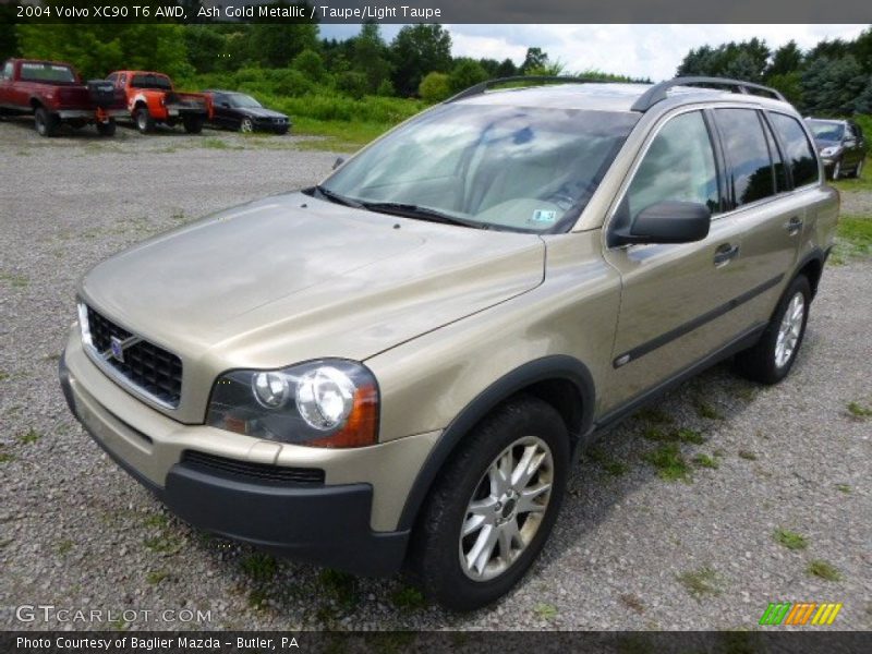 Front 3/4 View of 2004 XC90 T6 AWD