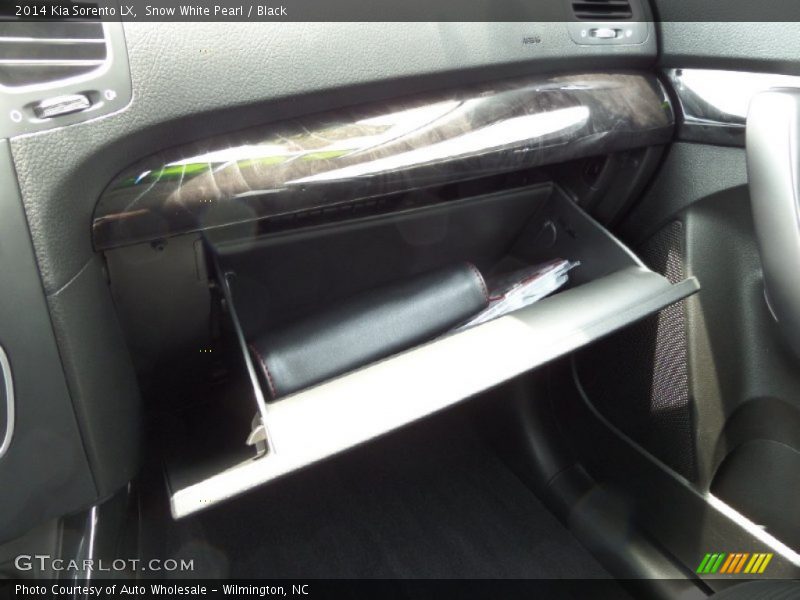 Snow White Pearl / Black 2014 Kia Sorento LX