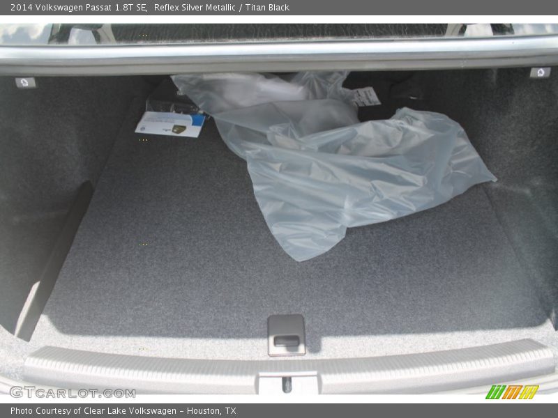 Reflex Silver Metallic / Titan Black 2014 Volkswagen Passat 1.8T SE