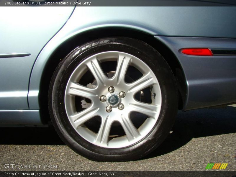 Zircon Metallic / Dove Grey 2005 Jaguar XJ XJ8 L