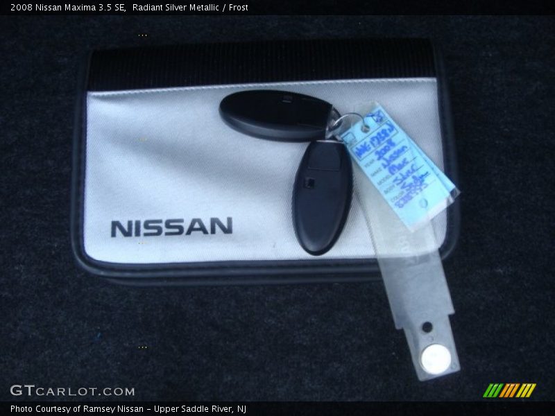 Radiant Silver Metallic / Frost 2008 Nissan Maxima 3.5 SE