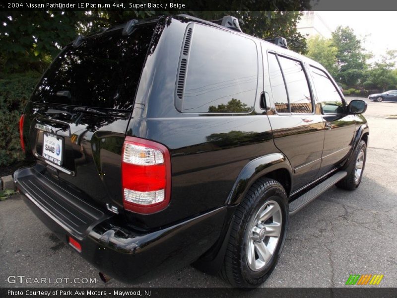 Super Black / Beige 2004 Nissan Pathfinder LE Platinum 4x4