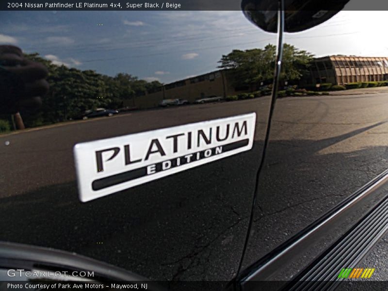 Super Black / Beige 2004 Nissan Pathfinder LE Platinum 4x4
