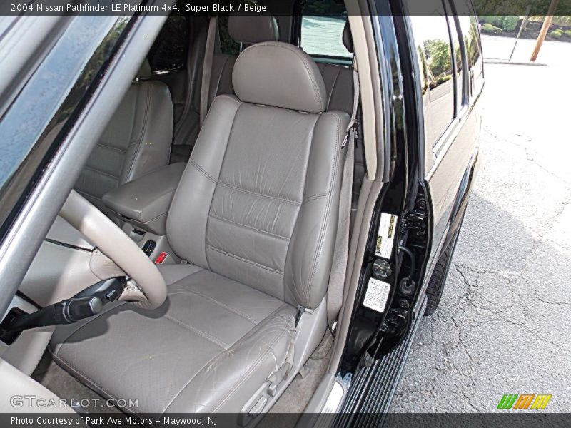 Super Black / Beige 2004 Nissan Pathfinder LE Platinum 4x4