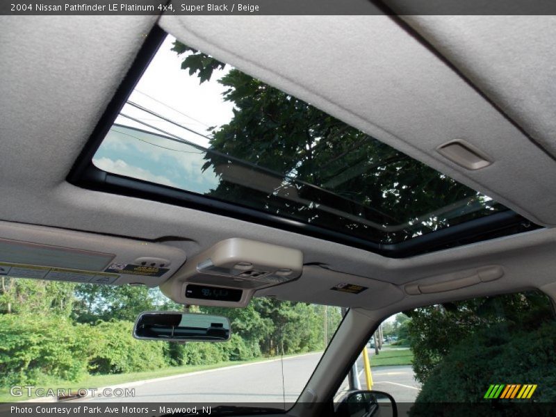 Super Black / Beige 2004 Nissan Pathfinder LE Platinum 4x4