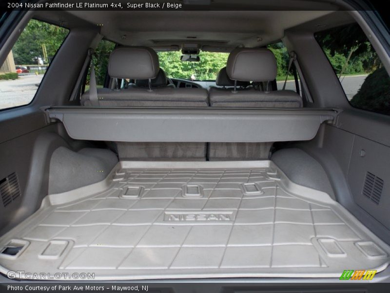 Super Black / Beige 2004 Nissan Pathfinder LE Platinum 4x4