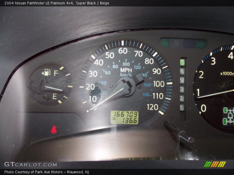 Super Black / Beige 2004 Nissan Pathfinder LE Platinum 4x4