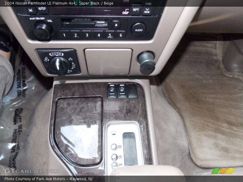 Super Black / Beige 2004 Nissan Pathfinder LE Platinum 4x4