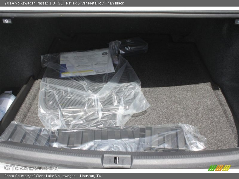 Reflex Silver Metallic / Titan Black 2014 Volkswagen Passat 1.8T SE