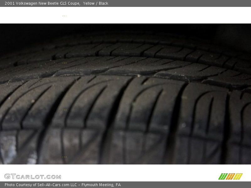 Yellow / Black 2001 Volkswagen New Beetle GLS Coupe