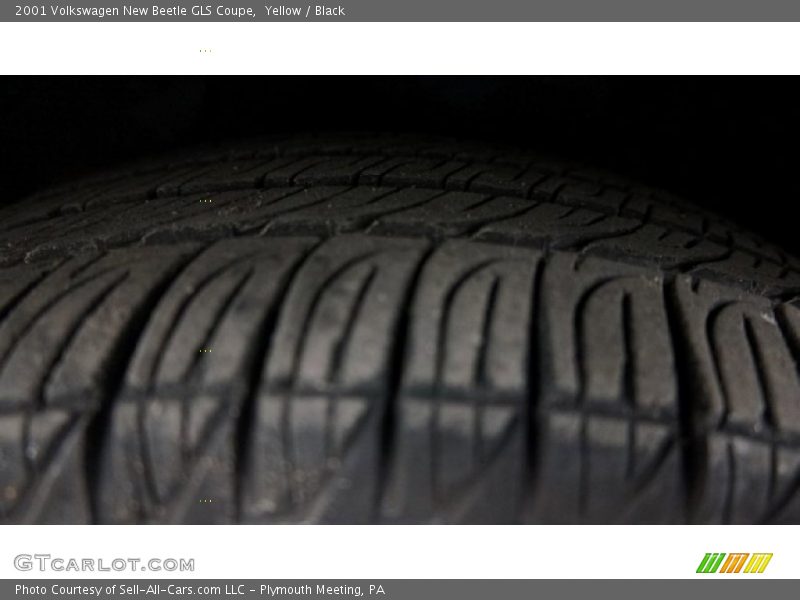 Yellow / Black 2001 Volkswagen New Beetle GLS Coupe