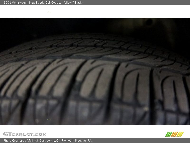 Yellow / Black 2001 Volkswagen New Beetle GLS Coupe