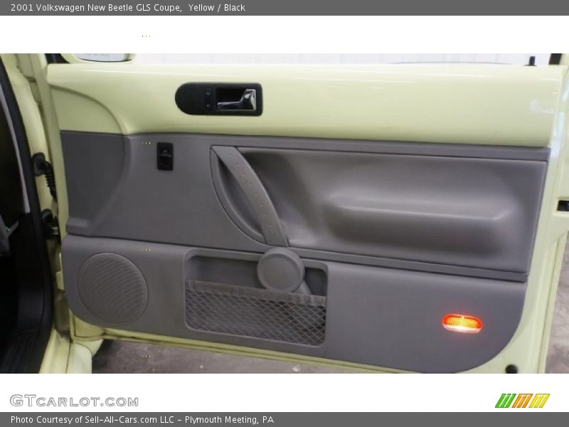 Yellow / Black 2001 Volkswagen New Beetle GLS Coupe