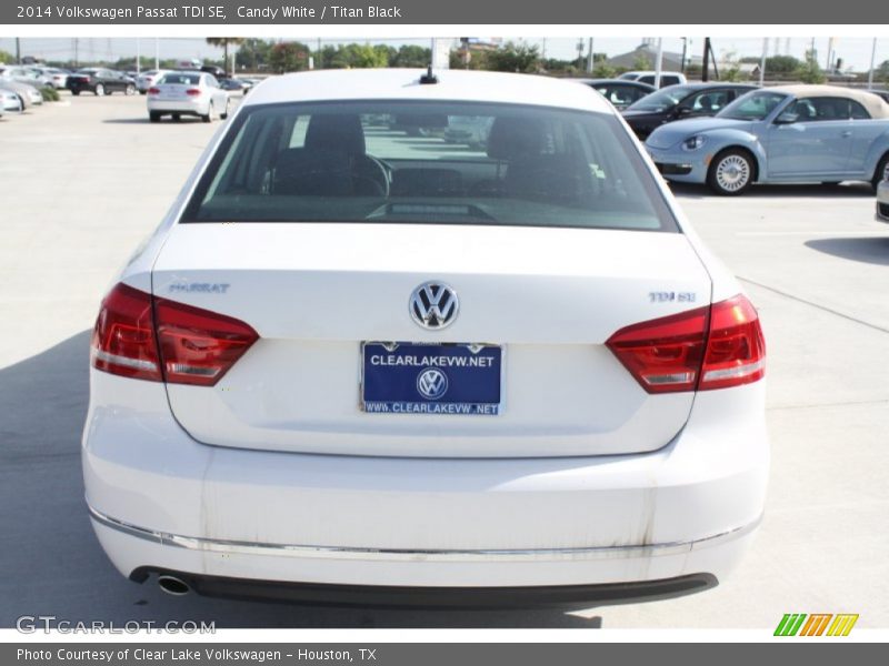 Candy White / Titan Black 2014 Volkswagen Passat TDI SE
