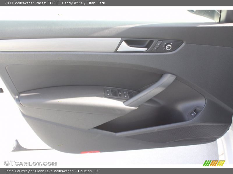 Candy White / Titan Black 2014 Volkswagen Passat TDI SE