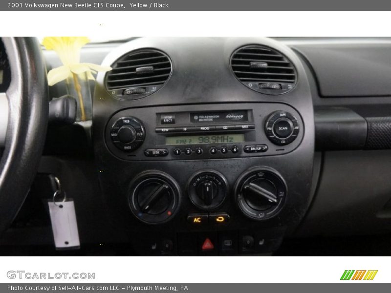 Yellow / Black 2001 Volkswagen New Beetle GLS Coupe